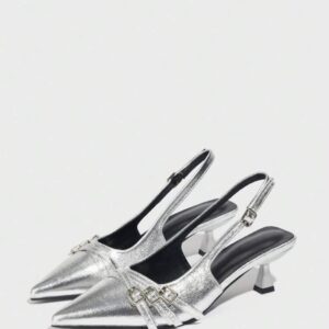 Slingbacks Plateados Punta Fina con Hebillas | Tacón Geométrico