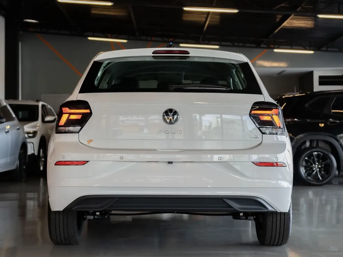 Volkswagen Polo Highline 1.6 MSI AT - Image 2