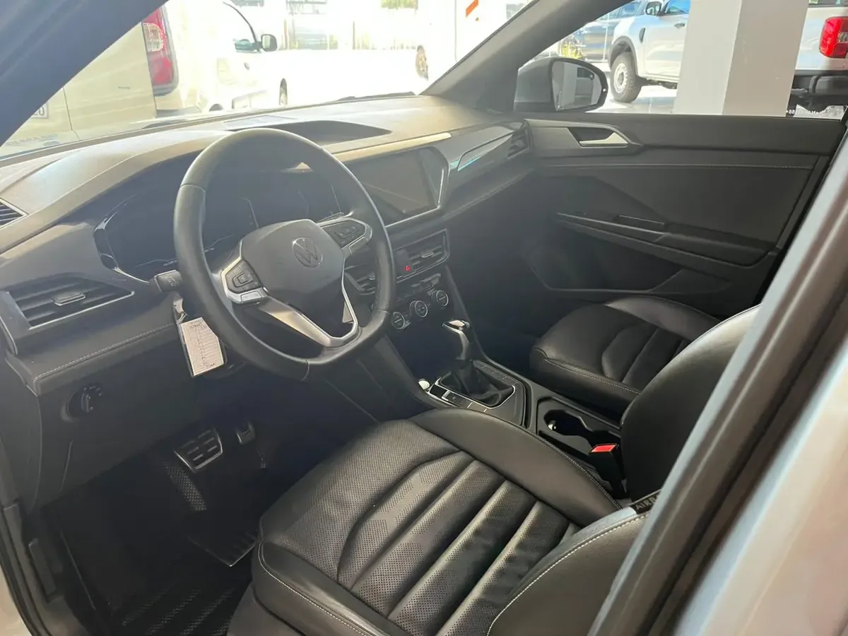 Volkswagen Taos Highline 250 TSI AT - Image 4