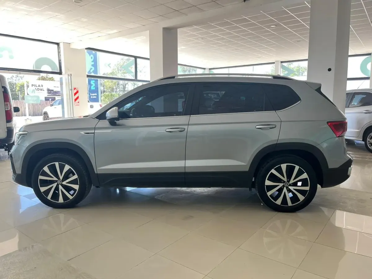 Volkswagen Taos Highline 250 TSI AT - Image 3