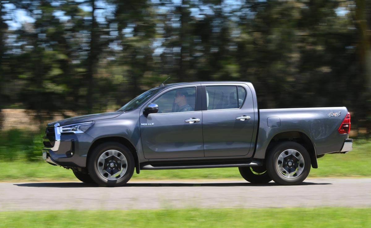 Toyota Hilux SRX 2.8 TDI 4x4 AT 2026 - Image 4